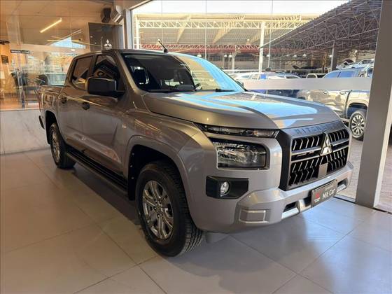 MITSUBISHI TRITON 2.4 BITURBO DIESEL CD GLS 4X4 AUTOMÁTICO MITSUBISHI TRITON 2.4 BITURBO DIESEL CD GLS 4X4 AUTOMÁTICO